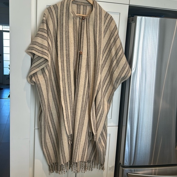 Vintage 70s Wool Blanket Cape Poncho Coat with Fringes One Size - Picture 4 of 13